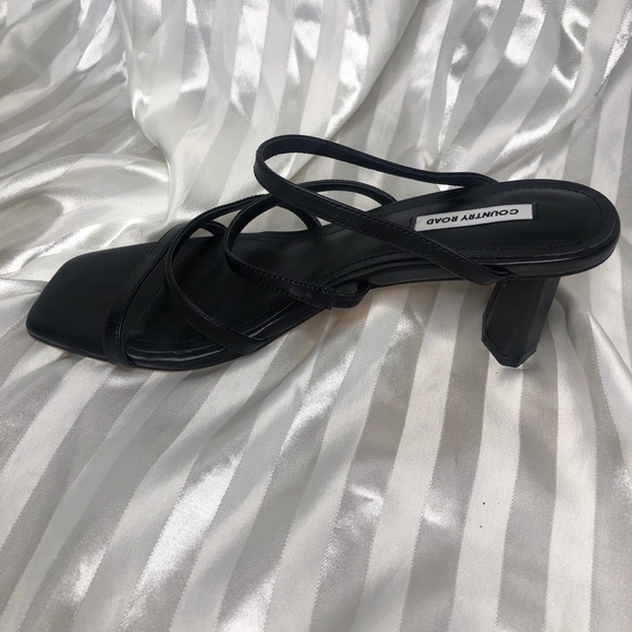 NEAR NEW COUNTRY ROAD Size 39 Black Cuban block heels - Picture 5 of 8